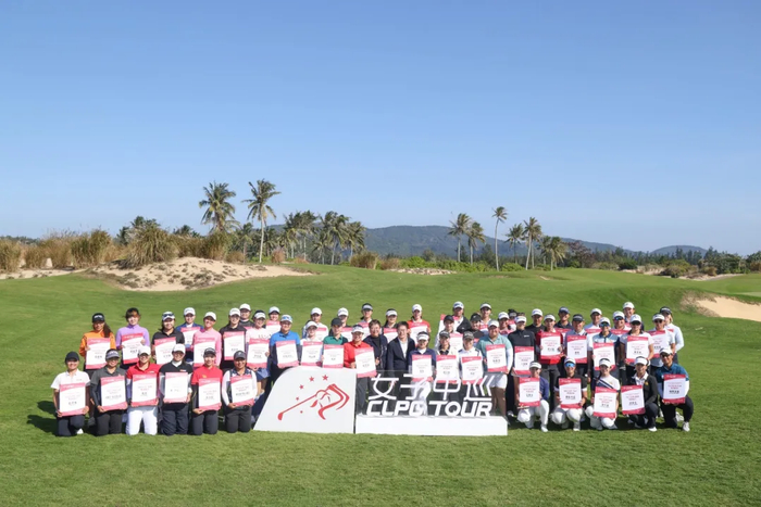 于安妮逆袭赢女子中巡资格考试，率领30人取得全卡|陈宇茹|陈恩慧|柏忌|中国女子职业高尔夫球巡回赛|小鸟_新浪体育_新浪新闻